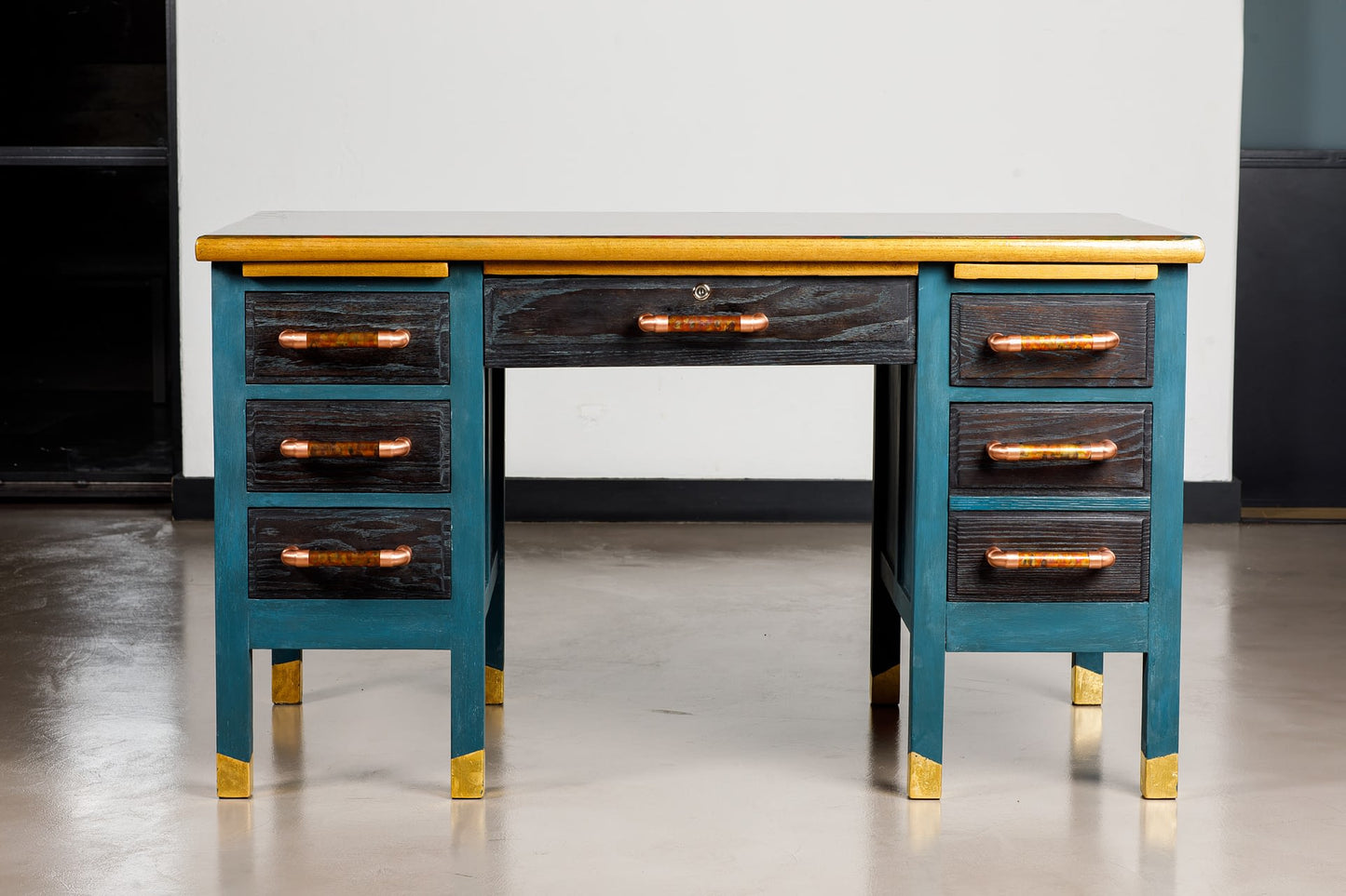 Atelier 1940's Resin Desk