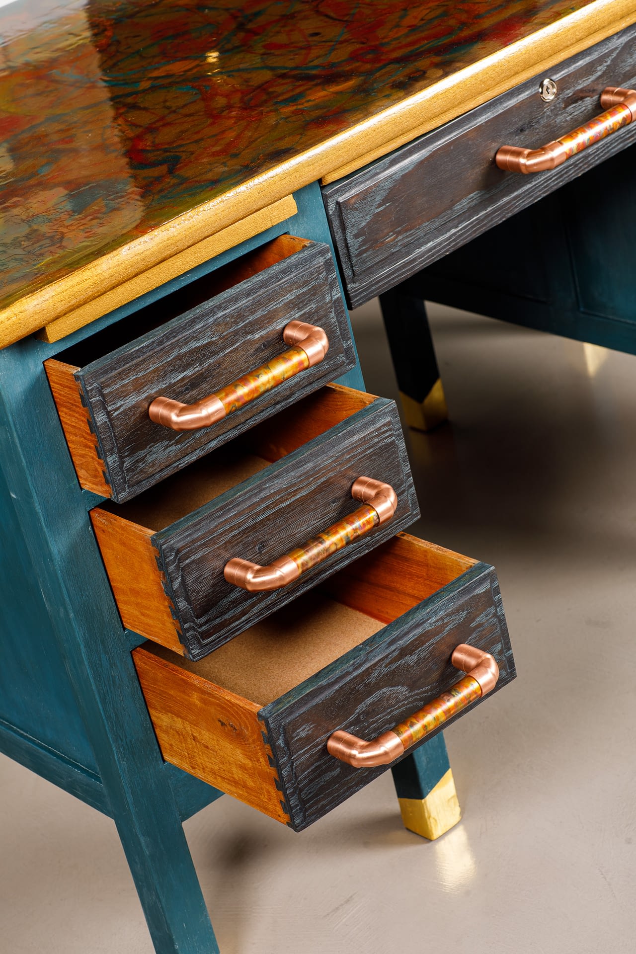 Atelier 1940's Resin Desk